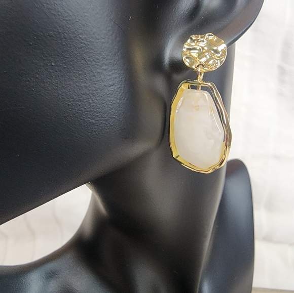 NWOT Fashion Stone Earrings - Picture 1 of 2